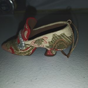Metropolitan Museum of Art Brocade w/belt Miniature High Heel Shoe Ornament